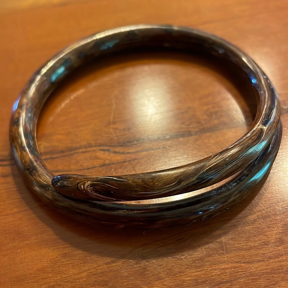 Bangle bracelet
